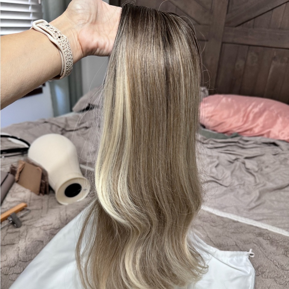 Long Lucious blonde wig.